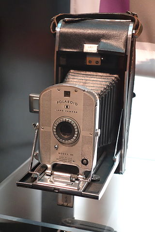 La historia detrás de la primera cámara Polaroid, que acaba de cumplir 69  años